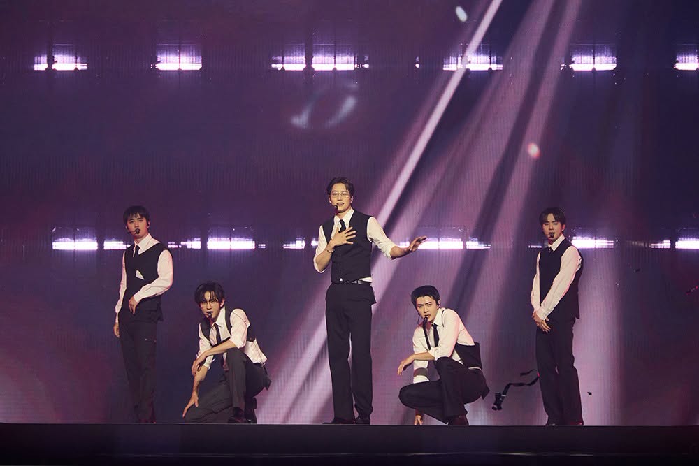 knockknock0408's tweet photo. CHANYEOL D.O. KAI SEHUN SUHO - SM True facebook https://t.co/wcJrp4GmZO