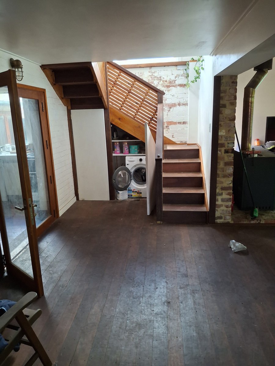 Escape1984now's tweet photo. If you are looking for the best carpenter in Perth Richard Dearling is the best, he did a fantastic extension to my house in Perth. DM me for his contact details. https://t.co/cuDpRWtEFx