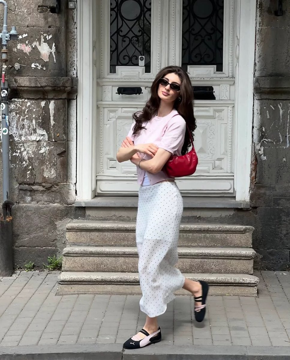 pinkywishlist's tweet photo. 🎀 Pinterest Find → Shopee Find
Ballerina shoes lagi ada di mana-mana, tapi harganya kadang bikin mikir dua kali 👀💸

Untung nemu opsi yang lebih budget-friendly dan tetap cute buat daily outfit 🎀💗

🔗 link spilled in the replies ⤵️
#zonauangㅤ 
#affiliate https://t.co/zQ3mR6cP9W