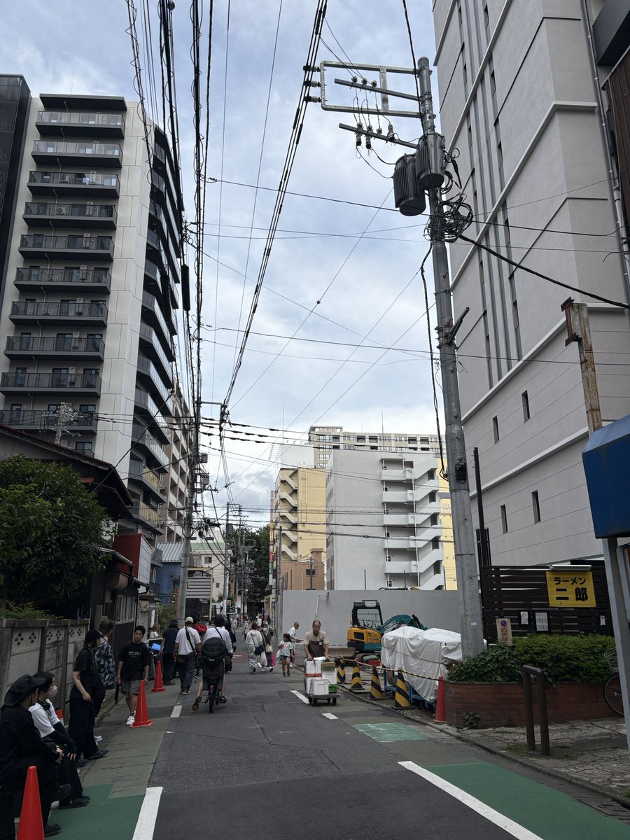 ryuta_310's tweet photo. @jirolian @RamenJiro_bot
ﾗｰﾒﾝ二郎 府中 1726 待ち無し 空席有り (何かの撮影有り?) https://t.co/iteCVH5eY2