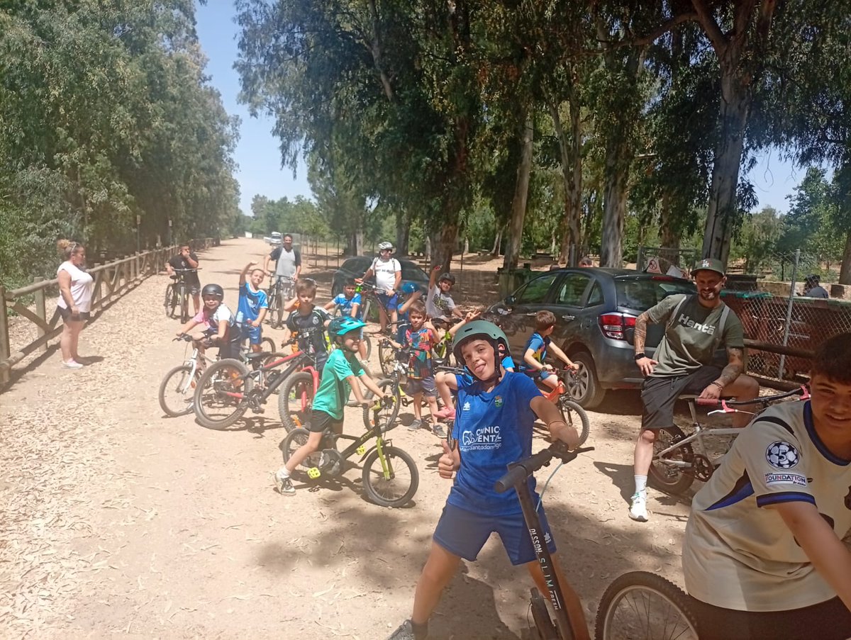 PueblaEF's tweet photo. 📸 ¡Gran jornada de convivencia para el #Prebenjamín 'B'! 

🍍 Cerramos una temporada espectacular con una actividad donde chicos y familias disfrutaron juntos al máximo. ¡Qué gran año, campeones! 👏💙

💓 #ElLatidoDeUnPueblo 
💪 #VMP 🔵⚪ https://t.co/78tT8nORe4