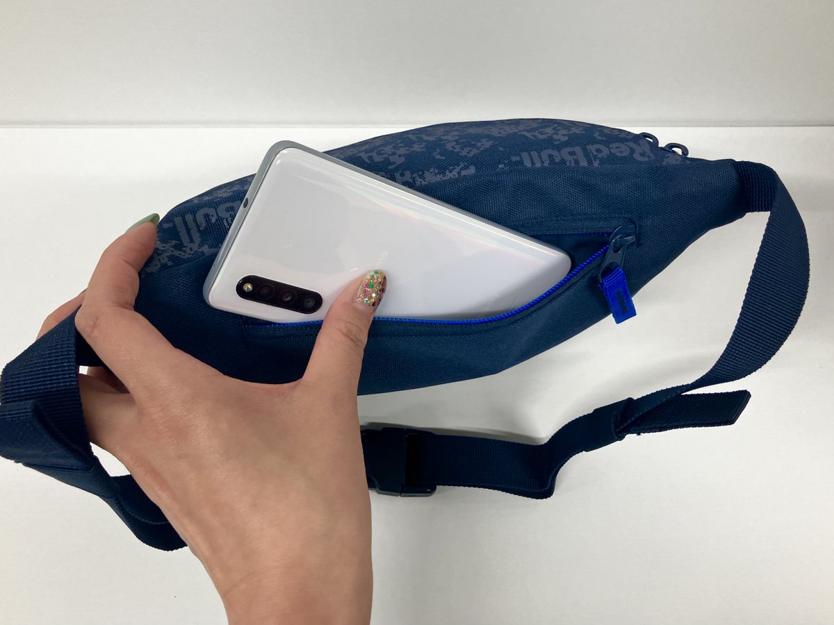 eurosports_shop's tweet photo. RBロゴが映える！
手ぶらでキマる、使いやすさ抜群のウエストバッグ💙❤️

オラクル レッドブル レーシング ロゴ ウエストバッグ

▶️オンラインストアで販売中！
https://t.co/KmTv8J2FKT

#f1jp #RedBullRacing #OracleRedBullRacing #RBR #F1 #ウエストバッグ #ボディバッグ #推し活グッズ #モータースポーツファッション #毎日使える #軽量バッグ #ストリートコーデ #ユニセックスアイテム #ギフトにもおすすめ