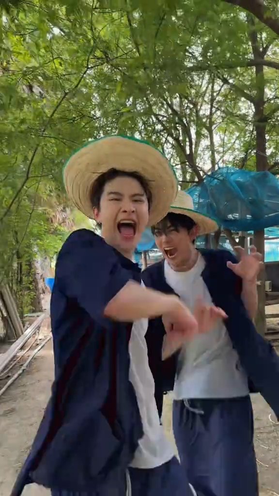 mdwiizz's tweet photo. ผชหล่อๆ ที่กุชอบหรอ 55555555555555555555555555 โคตรเพี้ยน https://t.co/WSt7o6DPuW