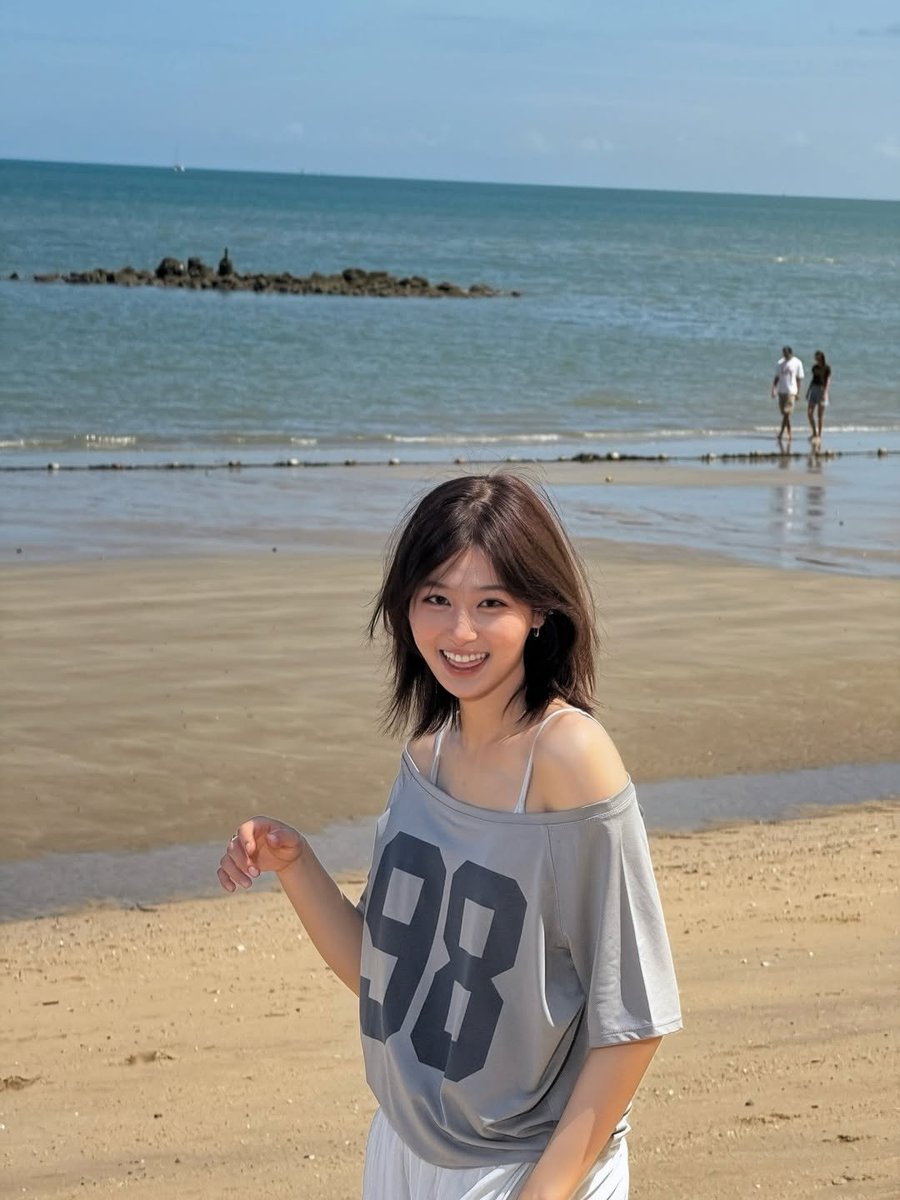 PahnFondPH's tweet photo. 📢 180626 pahnthitta on IG POST 

📍:เท้าแตะทะเลละปีนี้

ENG-VER : my feet finally touched the sea this year.

#ป่านฟ้อนด์ 
#pahnthitta 
#GMMTVOuting2026

https://t.co/NRxEViRyIN https://t.co/uUm2sw6kls