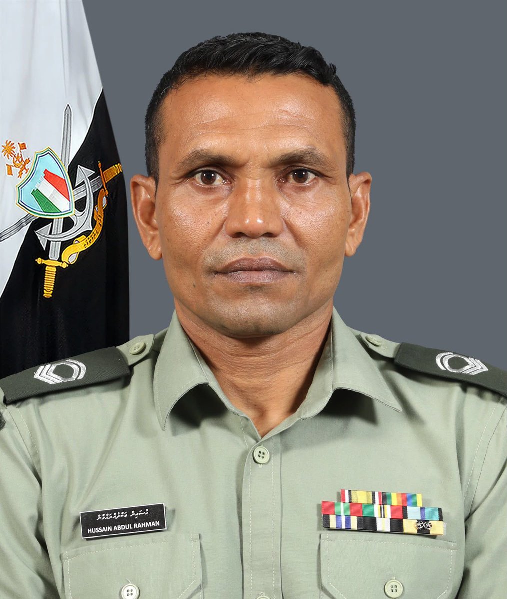 MMuizzu's tweet photo. ދިވެހިރާއްޖޭގެ ޤައުމީ ދިފާޢީ ބާރުގައި މަސައްކަތްކުރައްވާ ސާޖަންޓް ފަސްޓް ކްލާސް ޙުސައިން ޢަބްދުއްރަޙުމާން (ސނ: 5536)، މިއަދުގެ ވަގުތެއްގައި ކުއްލި ގޮތަކަށް ނިޔާވި ޚަބަރު މި އެހީ ވަރަށް ފުންހިތާމައާއެކުގައެވެ.

ސާޖަންޓް ފަސްޓް ކްލާސް ޙުސައިން ޢަބްދުއްރަޙުމާނަކީ ދިވެހިރާއްޖޭގެ ޤައުމީ ދިފާޢީ ބާރުގައި 21 އަހަރާއި 7 މަހާއި 16 ދުވަހު އިޚްލާޞްތެރިކަމާއެކު ޚިދުމަތްކުރައްވާފައިވާ ބޭކަލެކެވެ. މި ފުން ހިތާމައިގެ ވަގުތުގައި ސާޖަންޓް ފަސްޓް ކްލާސް ޙުސައިން ޢަބްދުއްރަޙުމާނުގެ ލޮބުވެތި ޢާއިލާއަށާއި ދިވެހިރާއްޖޭގެ ޤައުމީ ދިފާޢީ ބާރުގެ އެންމެހައި ސިފައިންނަށް އިޚުލާޞްތެރިކަމާއެކު ތަޢުޒިޔާ ދަންނަވަމެވެ.  މާތްﷲ، ސާޖަންޓް ފަސްޓް ކްލާސް ޙުސައިން ޢަބްދުއްރަޙުމާނުގެ ފުރާނައަށް ސުވަރުގޭގެ ދާއިމީ ނިޢުމަތް މިންވަރުކުރައްވައި ލޮބުވެތި ޢާއިލާއަށް ސާބިތުކަމާއި ކެތްތެރިކަން މިންވަރު ކުރައްވާށިއެވެ.

އާމީން