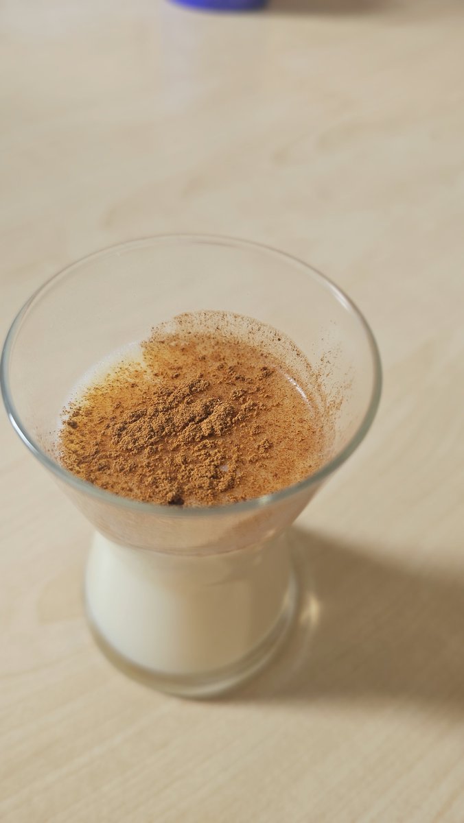 ladyinconstant's tweet photo. Çivi çiviyi söker diyip bu sıcakta salep içiyoruz. https://t.co/LVSZDASRAh