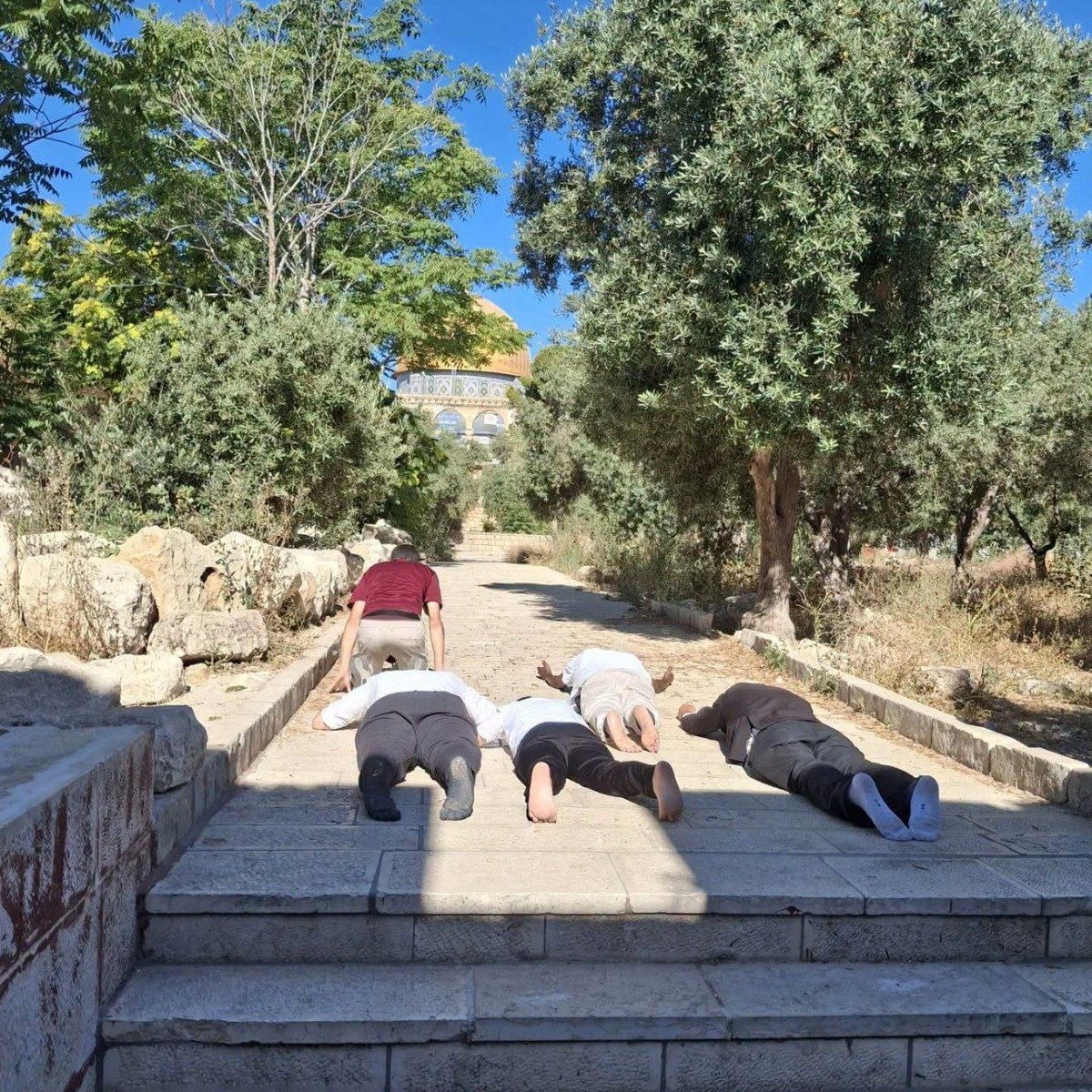 jerusalemgov's tweet photo. Israeli settlers stormed the Al-Aqsa Mosque compound today under the protection of Israeli occupation forces and performed Talmudic rituals in its courtyards, including what is known as the “epic prostration” in the eastern section of the compound, facing the Dome of the Rock. https://t.co/7DSlwjs9c6