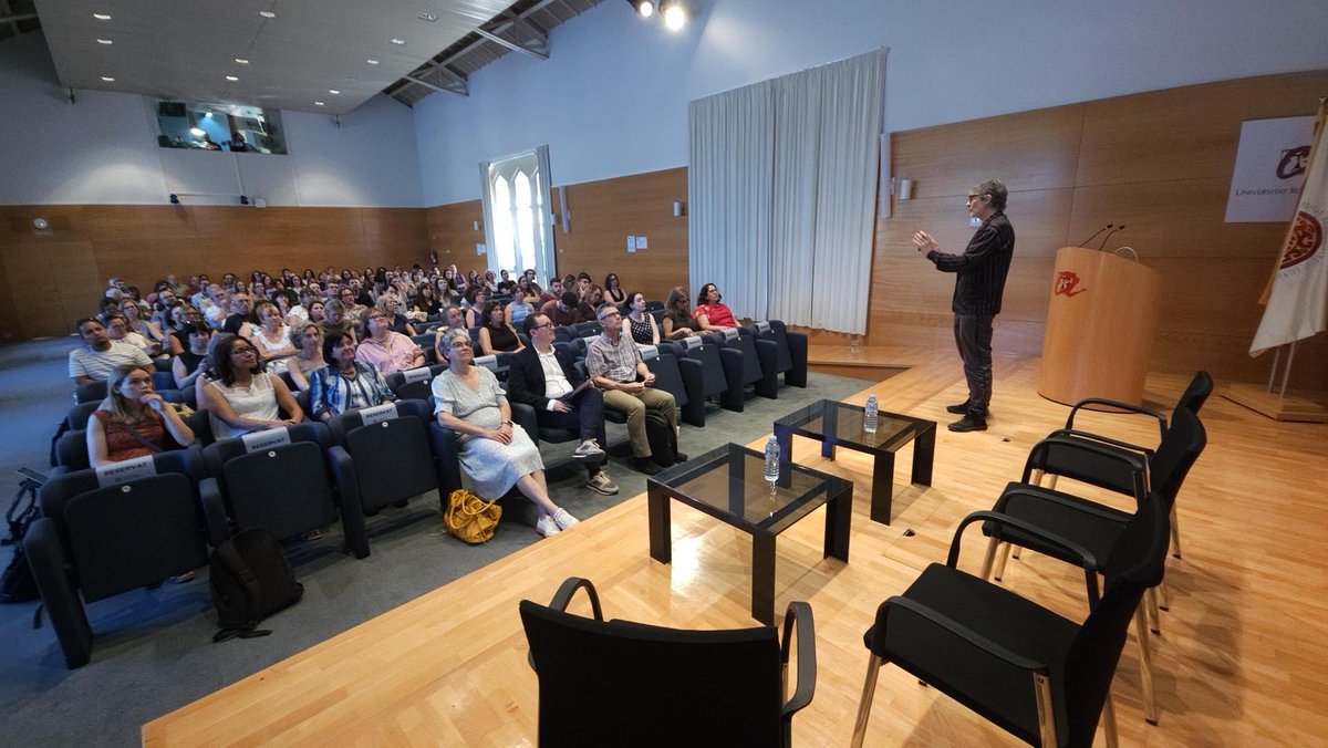CSUC_info's tweet photo. @josperello @UniBarcelona i Premi #CiènciaOberta 2025 centra la conferència inaugural en els reptes i les oportunitats per a les dades #FAIR quan la #ciènciaciutadana genera #dades https://t.co/fzwwHcGM97