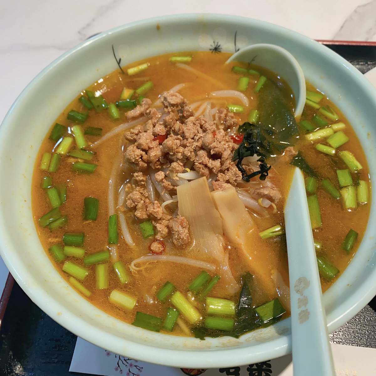 yt_liebe's tweet photo. 仕事終わりで疲れ果てた同期と君楽さんへ。私は台湾味噌ラーメンとチャーハン。お腹パンパンに。おいしかった。同期は台湾塩ラーメンと中華飯。これで1,020円。 https://t.co/cA5RRAGpnj