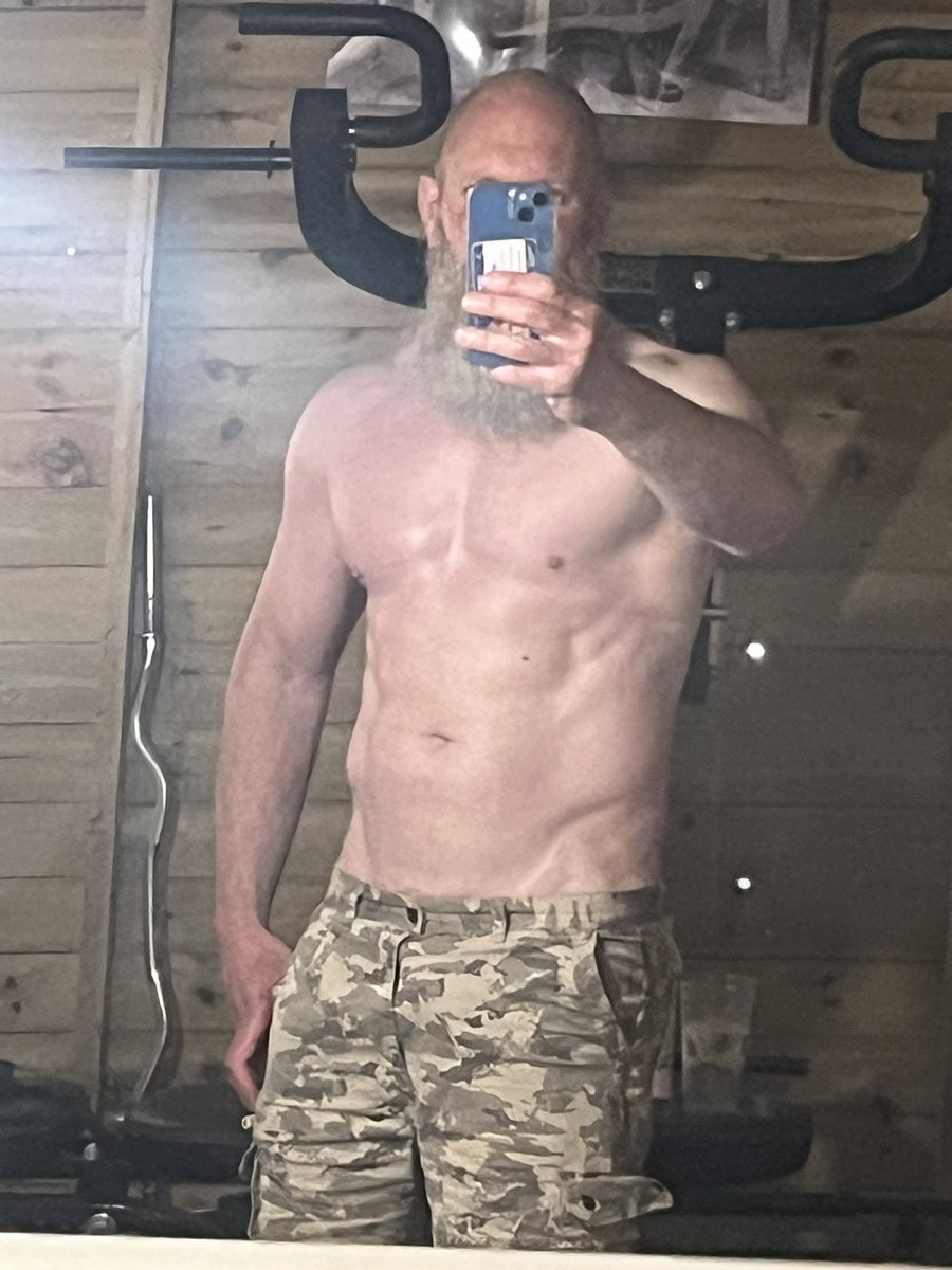 johnsand300's tweet photo. 05:00 chest & back before work — Plant King pump thick 🌱👑💪
Chest full & shoulders capped at 77kg lean. All plants, zero excuses.
Favourite chest or back move? Drop it below 👇
#PlantKing #VeganMuscle #FitnessOver50 #ChestDay #BackDay #5amClub #MorningPump #HomeGym https://t.co/tNoIwayooO