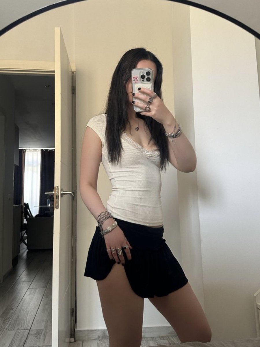 Rickcrysx's tweet photo. Subs convince themselves there’s still a chance to quit findom and be normal until they realize how quickly I dehumanize them and turn them into my personal ATM <3 https://t.co/xKmcIgGjXe