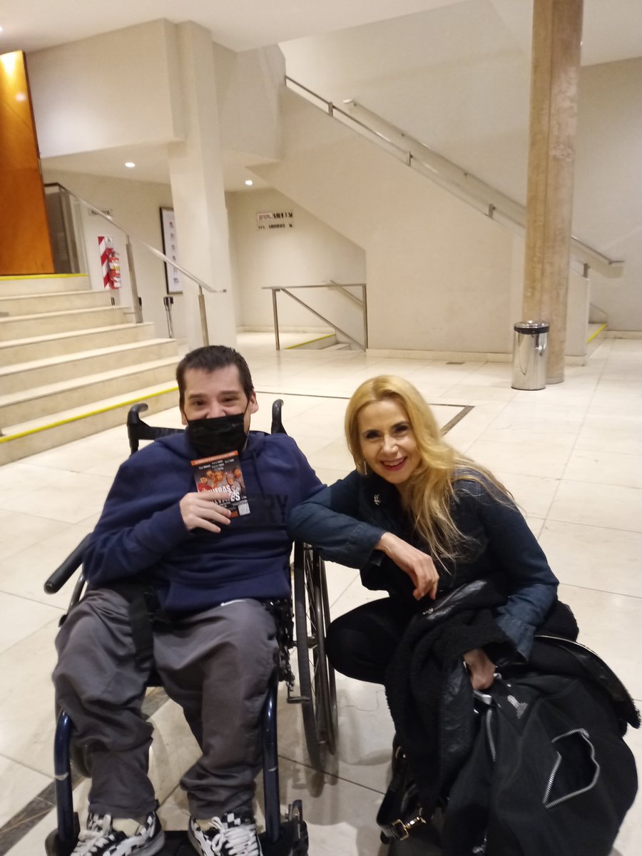 facucuesta88's tweet photo. @GuidoMtz @javierfabracci @parmoale @gabygavila @GeorginaBorges muy divertido @redespiertostv como habitualmente con:mi amigo @alepakerok (en 2022 vi #TijerasSalvajes en el #Tabaris,donde él actúo junto a @AndreaPolitti @diegoreinholdok y #MarioPasik) chicos!!! desde Mercedes. https://t.co/7vkng3Ao5S