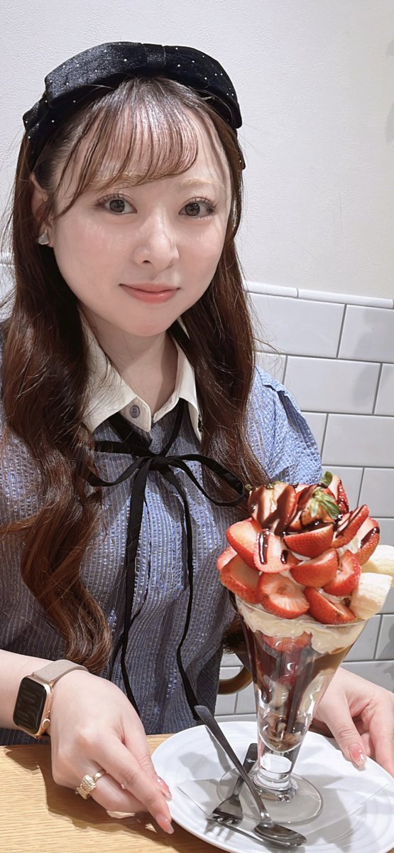Minimum88Aya's tweet photo. こないだパフェ食べた🍓♡
しょこたんとりぃ🍓♡ https://t.co/sg1C27bv16