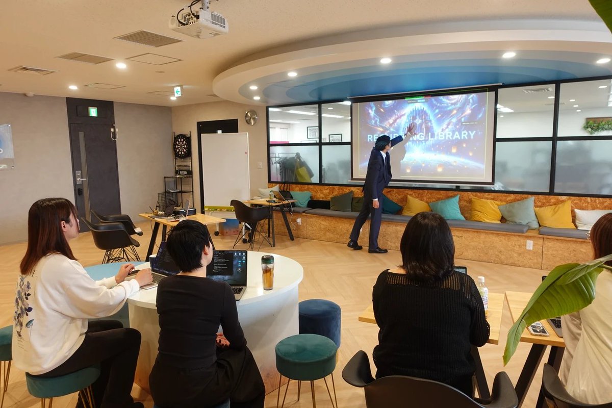 joyzojp's tweet photo. 【AIを駆使し、ユニークになれ】
ジョイゾーの26卒新人研修にて、ウイングアーク１ｓｔ森脇さん（@moriwaking ）をお招きし「ビジネス・AI学研修」を実施いただきました。

AIによる効率化が当たり前になる時代に、新卒メンバーは何を感じたのか。「AIに任せる」のではなく「AIで自分らしさを表現する」。 彼らが感じ取った学びを、ぜひ記事でご覧ください！
次世代を担う若手が、テクノロジーとどう向き合い、お客様にどう価値を届けていこうとしているのか。その瑞々しい視点に、私自身も刺激をもらいました。
▼記事はリプライから！
#ジョイゾー #新卒研修 #AI活用 #人材育成 #ウイングアーク1st #26卒
