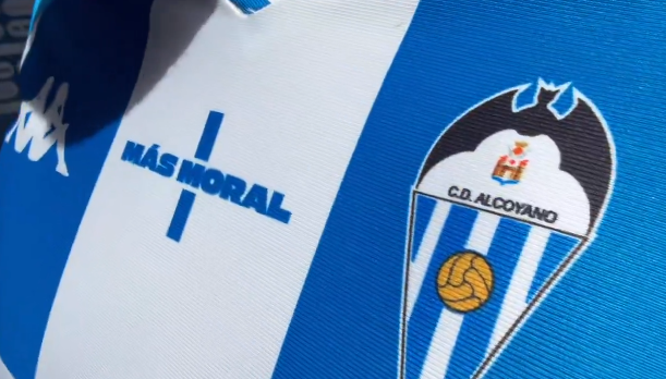 GradaBpro's tweet photo. 👕 De la mano de @KappaSport_ES, el @CD_Alcoyano presenta su camiseta para la temporada 26/27. https://t.co/hQoFsrXu8P