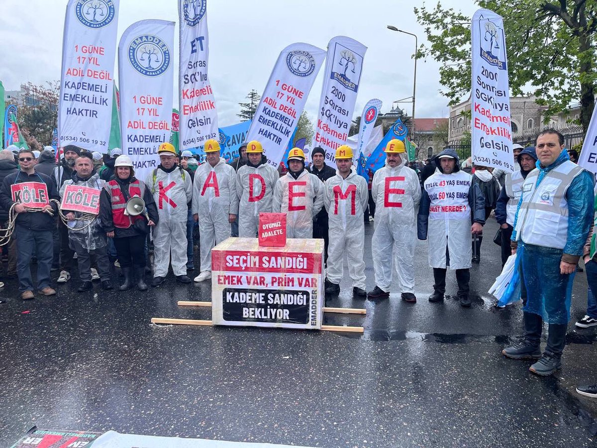 TUBA49175133's tweet photo. Acilen 👇👇👇👇👇👇👇

KADEMELENDİRİLMELİYİZ ✌️✊

@EmadDernegi
#KademeHaktırVerilecek https://t.co/I9hSaktVzm