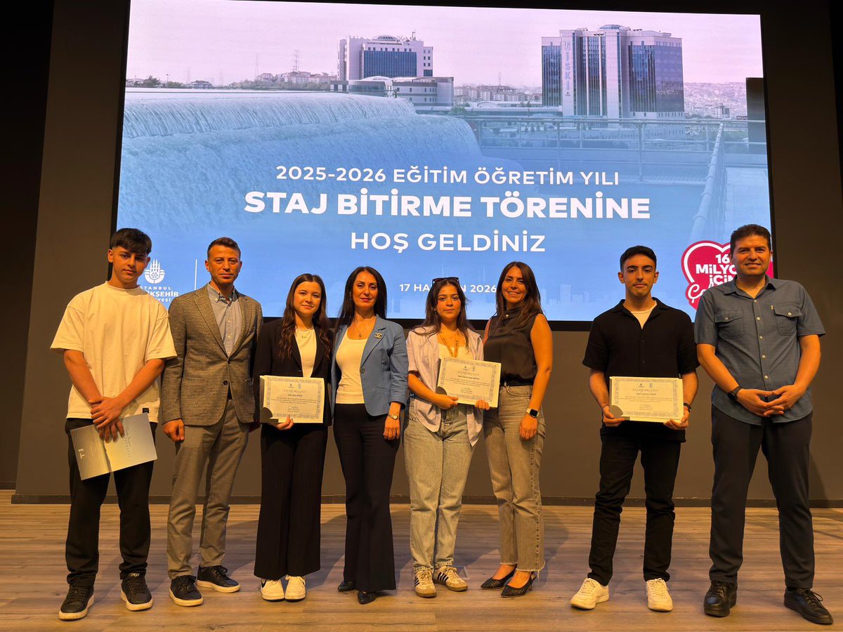 iski_ik's tweet photo. 🎓 2025-2026 Eğitim Öğretim Yılı Staj Bitirme Programı Gerçekleştirildi

İSKİ’de stajlarını başarıyla tamamlayan 165 mesleki ve teknik ortaöğretim öğrencimizi düzenlenen Staj Bitirme Programı ile uğurladık.
Program kapsamında öğrencilerimizin staj sürecine dair anılarının yer aldığı slayt gösterisi izlenirken, temsili sertifika takdimi ve toplu hatıra fotoğrafı çekimi gerçekleştirildi. Ayrıca Uzman Psikoloğumuz tarafından verilen “Sınav Stresini Yönetme” semineri ile öğrencilerimize önemli bilgiler aktarıldı.
Staj programını başarıyla tamamlayan tüm öğrencilerimizi tebrik ediyor, eğitim ve kariyer yolculuklarında başarılar diliyoruz. 🌟
#İSKİ 
@SafakBasa
#ibb