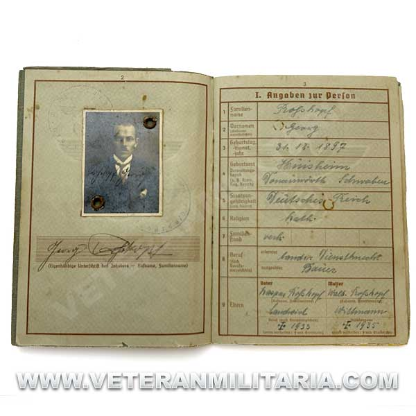 VMilitaria's tweet photo. Wehrpass del Heer Original
Perteneciente a Georg Großkopf (1897), veterano de la WWI y suboficial del Heer durante la WWII. Expedido en 1938, documenta su participación en el despliegue de Austria (Anschluss) y en la campaña de Polonia de 1939. 
https://t.co/9HpVjVFBHJ https://t.co/16T7Pea6lv