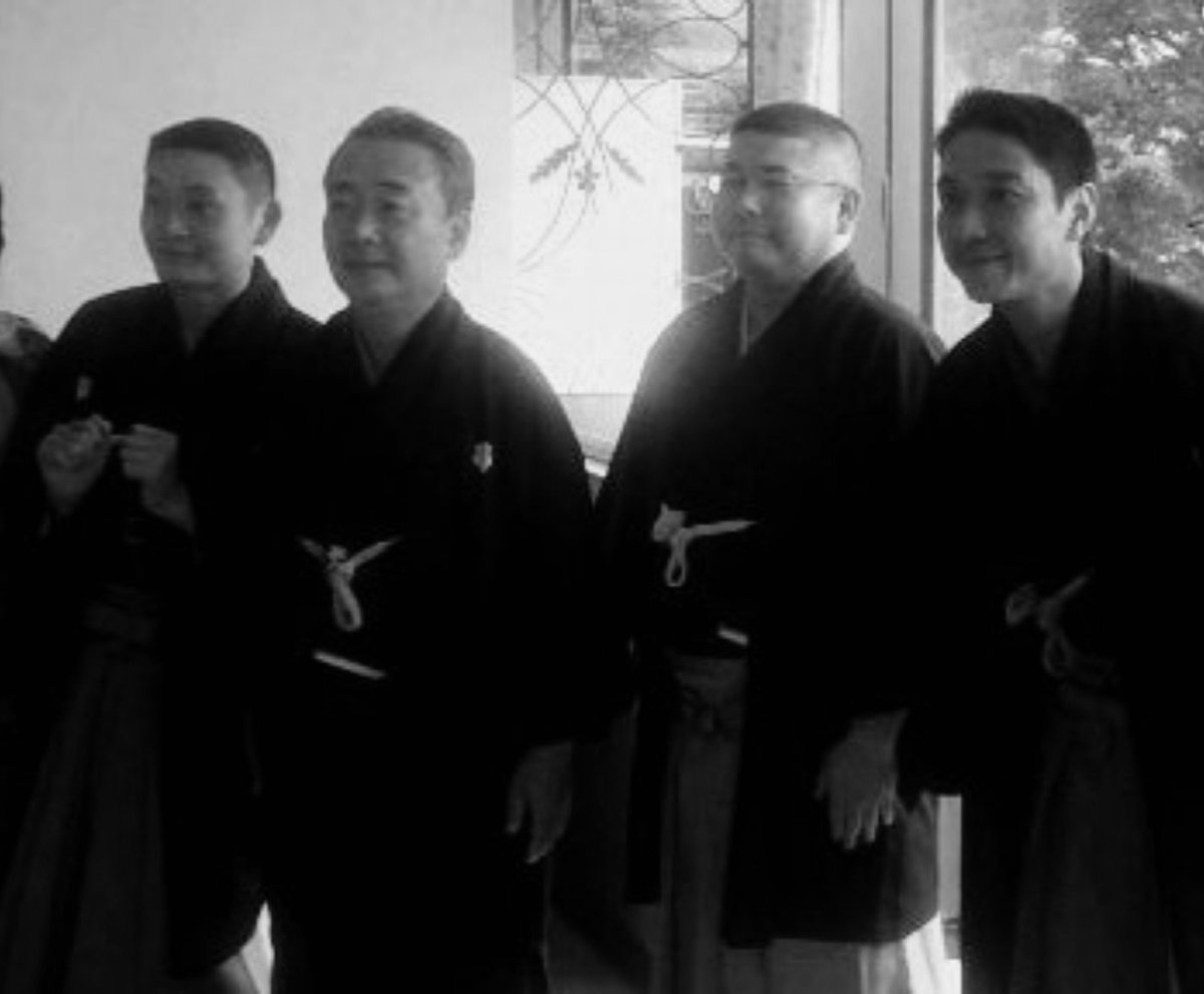katokachinto's tweet photo. 【訃報】
噺家の蜃気楼龍玉師が、6月11日に急逝されました（享年53）
謹んでお悔やみ申し上げます。 

龍玉師は、円朝物の怪談噺や悪党が活躍する人情噺に特に凄みがあり、『殺しの龍玉』と称されました。迫力と気迫に満ちた高座は、唯一無二の存在感を放っていました。

写真は真打昇進披露パーティ他 https://t.co/zqDRbh8oDg