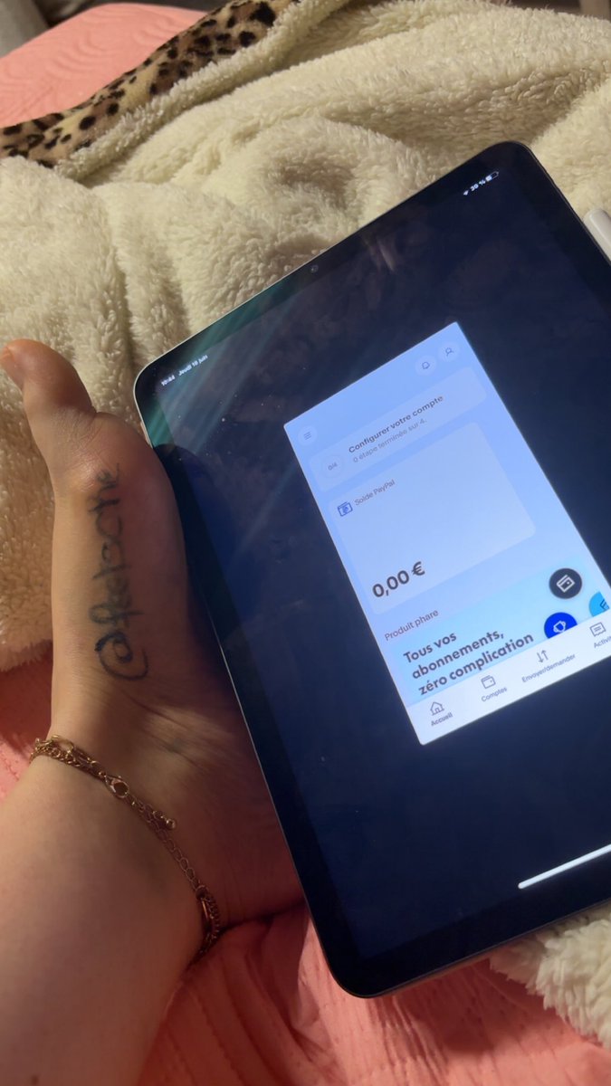 feetsche's tweet photo. Eh bien a priori j’ai toujours pas trouver la pépite qui pourrait remplir mon paypal 😔🌸 

Like + RT pour montrer ton obéissance mon amour, et paye pour en voir davantage💸🧎🏼‍♂️

FinDom • Footlover • pieds • moneyMiss https://t.co/gLHLa6Y5L4