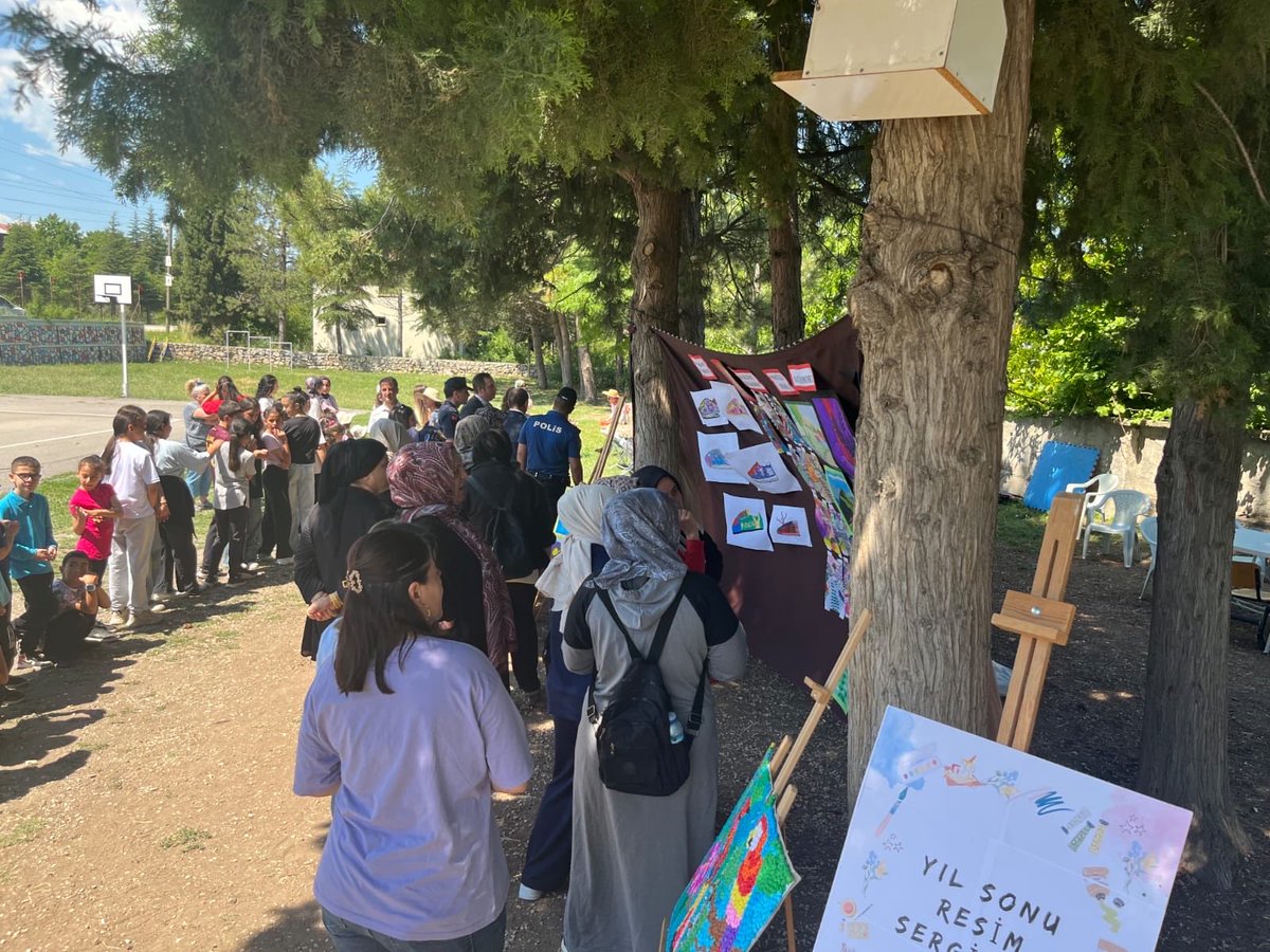 GelendostK's tweet photo. Bağıllı köyümüzdeki okulumuzda gerçekleştirilen kermes, yıl sonu etkinlikleri ve resim sergisi açılışına katıldık. https://t.co/jCDfbJnVjt