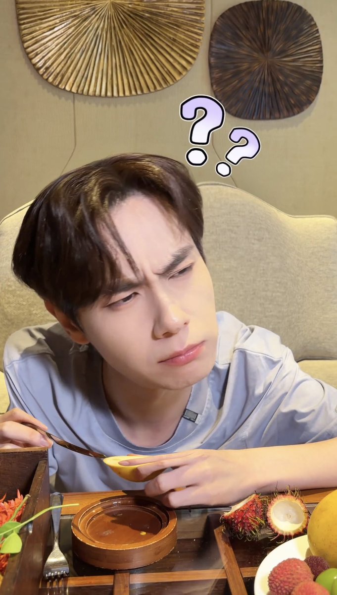 orangetian18's tweet photo. แล้วคือ ขำเอ็นดูหน้าพี่อี้มากค่ะ ชิมไป บ่นไป 🤣🤣 เอ็นดู หูอี้เทียน ผลไม้ ยูนนาน ทำงง!!! https://t.co/o6eDapmWH9