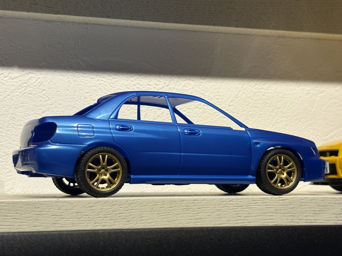 2strokeserow's tweet photo. 素組み比、スケール車高マイナス24mm！よい！金型の成型品はタイヤの溝を細くする限界があってスタッドレスみたいになるけど、光造形だと自由自在。#subaru https://t.co/1ZGcguiHRE