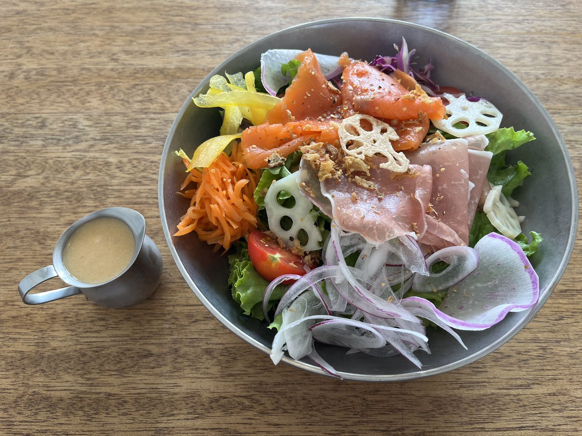 SSRIDER1161975's tweet photo. 鹿沼市のKEYHOLEさんでサラダボール🥗☺️ 他、パンとトマト🍅のポタージュもありました。
にんじん🥕とパプリカ🫑が独特の癖がなくて甘くて美味しかった😋
#KEYHOLE #鹿沼 #クロスカブ110 #ツーリング https://t.co/wVN5771GhZ