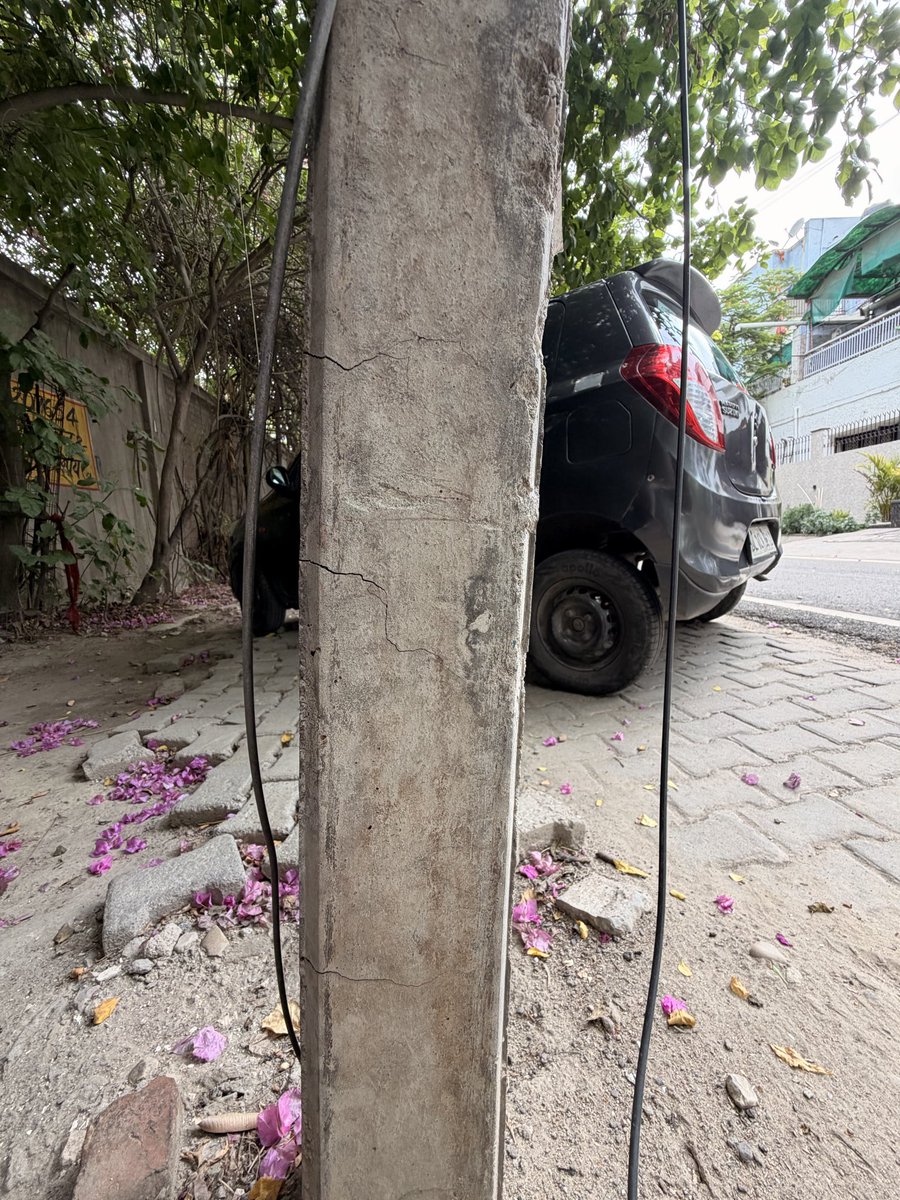 izerification's tweet photo. @1912PVVNL @UPPCLLKO

Dangerously leaning power pole at Brij Vihar, Ghaziabad (A-197 to A-202). Wires are sagging over a public road. Residents found the local JE office locked while reporting it. Hazard, complaint &amp; office photos attached. Please confirm inspection date. https://t.co/FVF66kHzEQ