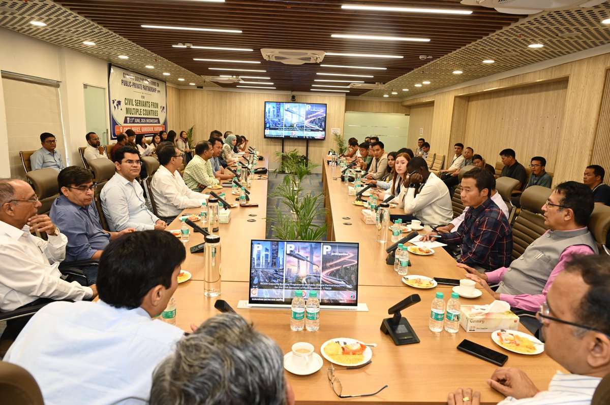 GurugramRail's tweet photo. Visited the Gurugram Metro Rail Limited (GMRL) office to gain insights into the planning, implementation, operation, and maintenance aspects of the Gurugram Metro Project. https://t.co/KV5X7iN0RN