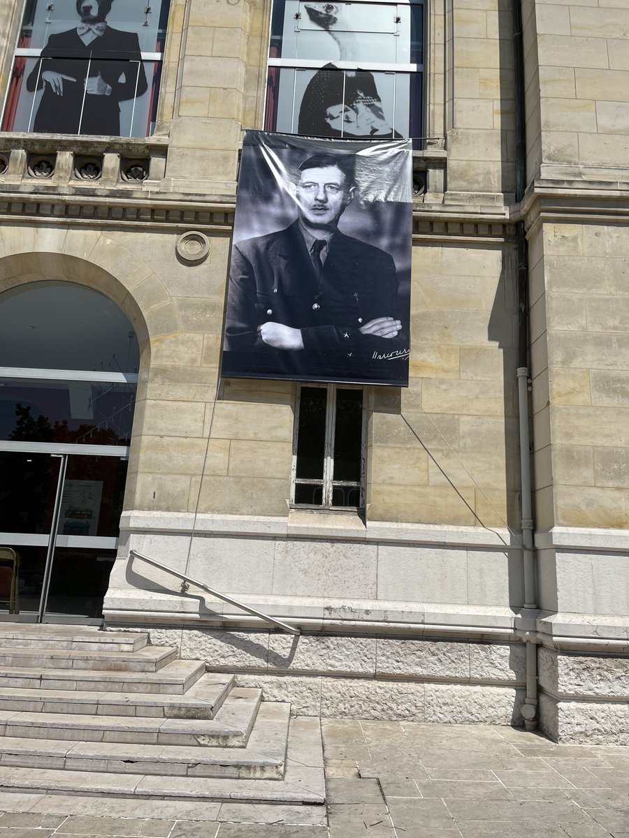 ARNAUDBRLY's tweet photo. La vraie France et son Chef. #18juin https://t.co/cKVIK6ilUf