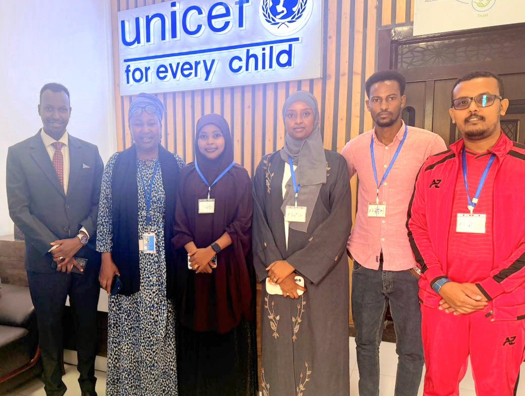 inamuse7's tweet photo. Productive meeting with Ruth Situma, Head of Nutrition at UNICEF Somalia, to discuss a new chapter of collaboration between UNICEF and the Food Security & Nutrition Department of the Ministry of Agriculture and Irrigation (MoAI).
Together, we identified key areas of cooperation to advance nutrition_sensitive agriculture, resilient food systems, dietary diversity, food safety, post-harvest loss reduction, and sustainable solutions that improve food security and nutrition outcomes across Somalia, this partnership will support  our community and makes more resilient ,improved nutrition for Somali children, women, and families.
#FoodSecurity #Nutrition #UNICEF #Somalia #Partnerships #FoodSystems #NutritionSensitiveAgriculture #ZeroHunger #FoodSystemsTransformation #MoAI @WFPSomalia @FAOSomalia @IGAD_CPAC @FSCluster @foodsafetygov @jumuiya @ICRISAT @FoodSecureCAN @Aynte @UNDP @SomEnviroForum @fausto_andreia @EPeterschmitt @EzanaKg  @EU_in_Somalia @HusseinidowAli @Abdirachiid