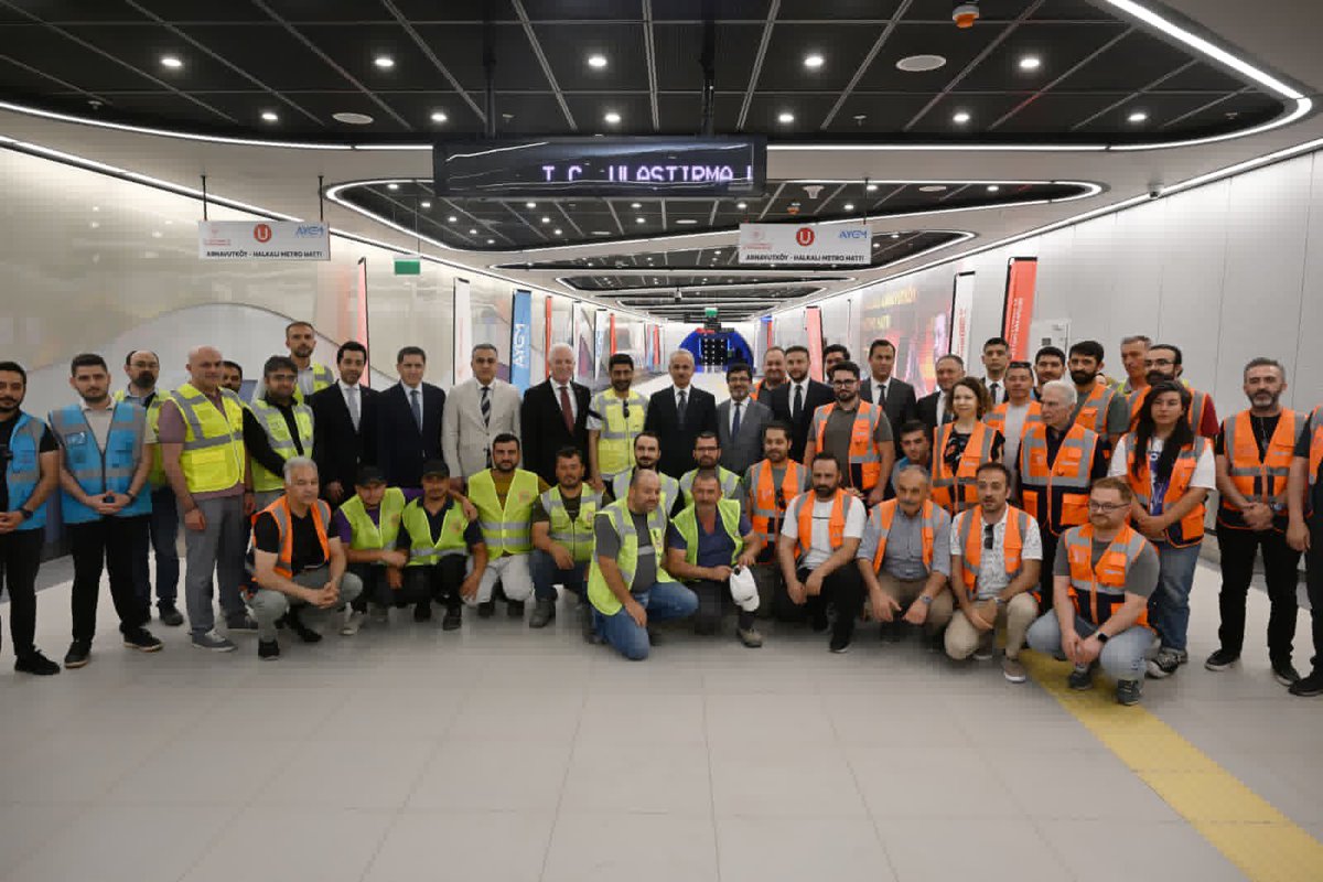 YalcinEyigun's tweet photo. 📍 Halkalı–Arnavutköy Metro Hattı'nda sona geldik.

Cumhurbaşkanımız Sayın Recep Tayyip Erdoğan'ın teşrifleriyle yarın hizmete açılacak projemizde, Ulaştırma ve Altyapı Bakanımız Sayın Abdulkadir Uraloğlu ile birlikte son hazırlıkları inceledik.

İstanbul'umuzun ulaşım ağına değer katacak bu önemli eserin hayırlı olmasını diliyorum.

#TürkiyeHızlanıyor 🇹🇷