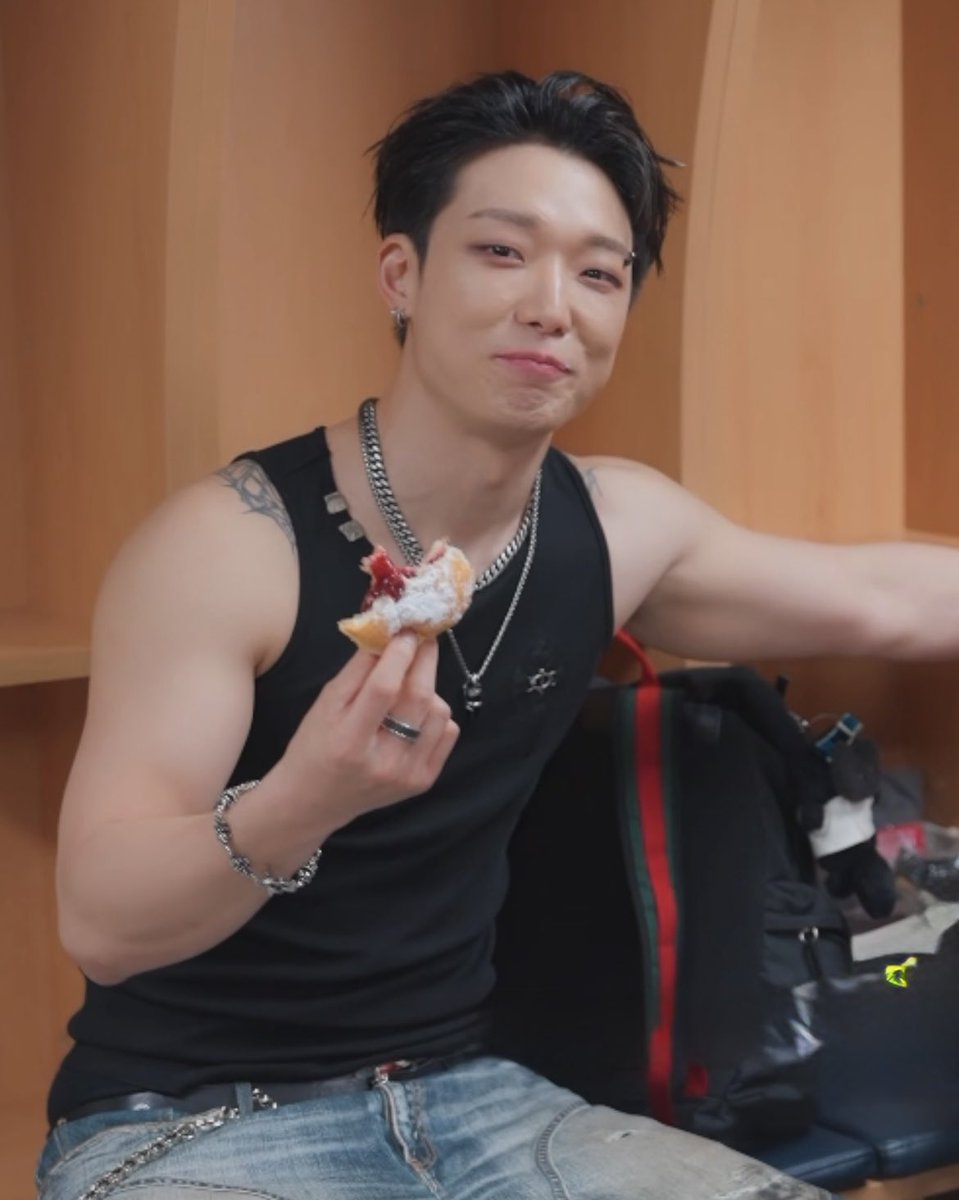 UBobrimikiu21's tweet photo. 🍩🫶

#bobby
#バビ
#바비
#김지원
#IKON @bobbyranika https://t.co/X8piiOXRbL