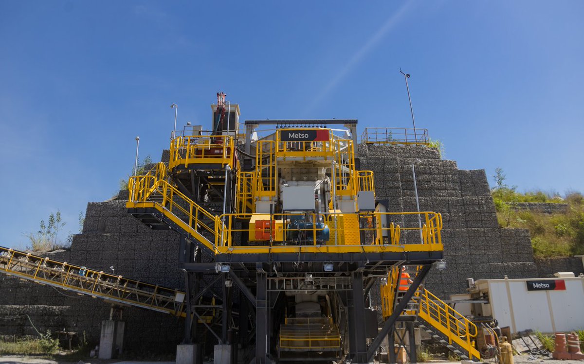 im_mining's tweet photo. IM spoke to @MetsoOfficial's Vinicius Vilela, VP, #MiningCrushers about its new innovative #primarycrushing line-up: #Primarok™, a next generation #gyratory; #Optirok™, a jaw crusher evolution; &amp; #Durarok™, which brings large #sizers into the mix https://t.co/dEDBeL8OCC https://t.co/Zuk8fER9B4