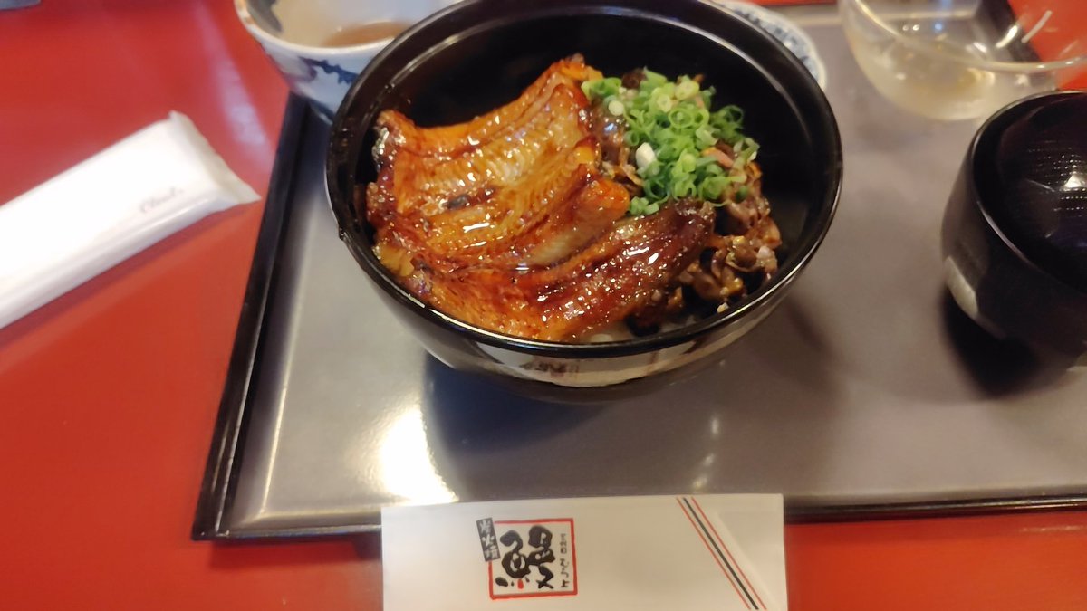 buluglay's tweet photo. うなぎは高かろうが関係なく食う
今回はうなぎ半分と、うなぎの肝半分になってる、うなきも丼を頼んでみた
多分肝は日本酒にかなり合う苦味と旨味がある感じですね https://t.co/OFbXfOV0nl