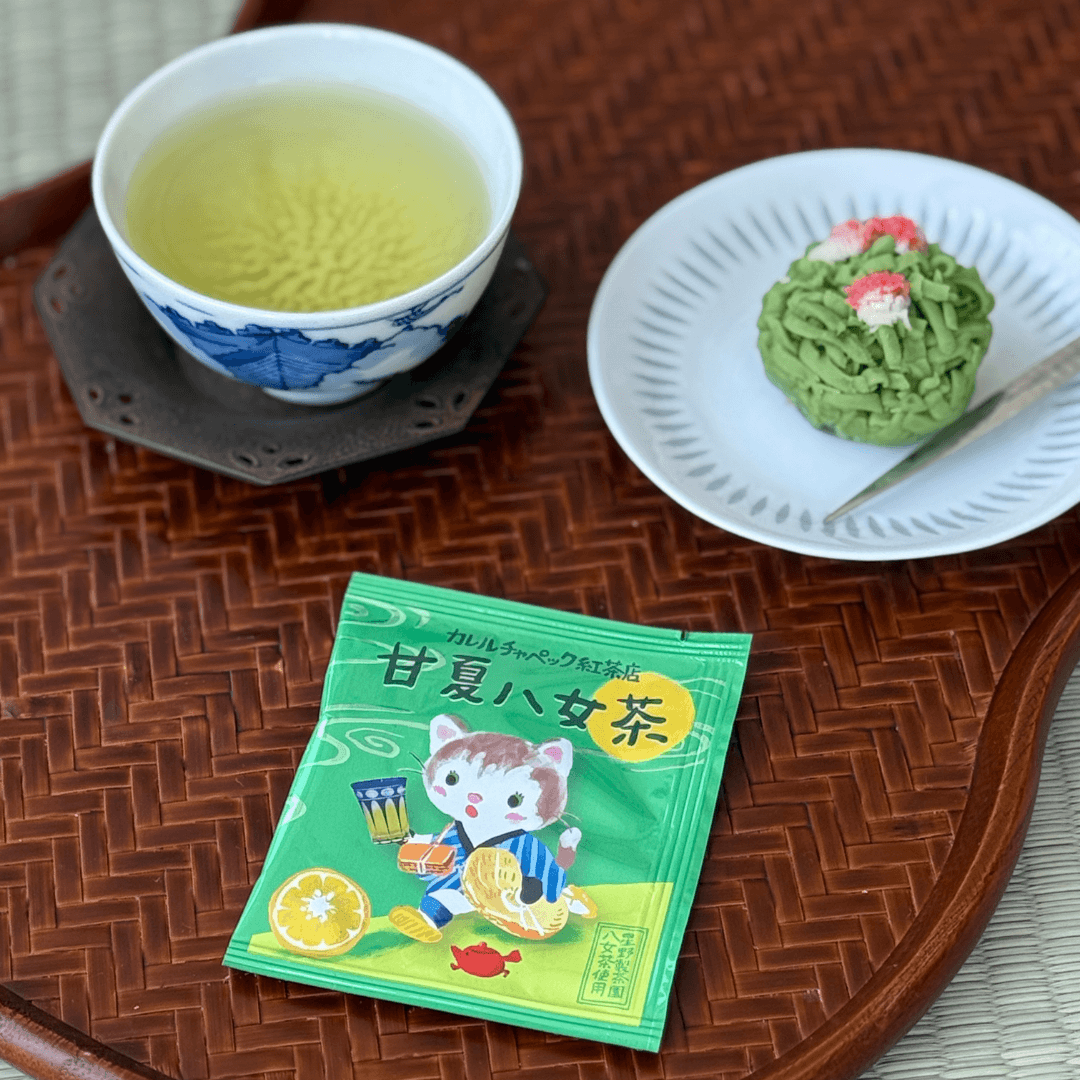 karelabuzzy's tweet photo. 【本日のおすすめ八女茶】
「甘夏八女茶」

星野製茶園の一番茶を贅沢に使用した、八女茶の上品な甘みと旨み。そこに甘夏のみずみずしい香りをそっと重ねた、夏だけのフレーバー緑茶です。

夏の水分補給にも、午後のひと息にも。

▼商品はこちら
https://t.co/ugBJbIxxfj https://t.co/qsjuSMut0N