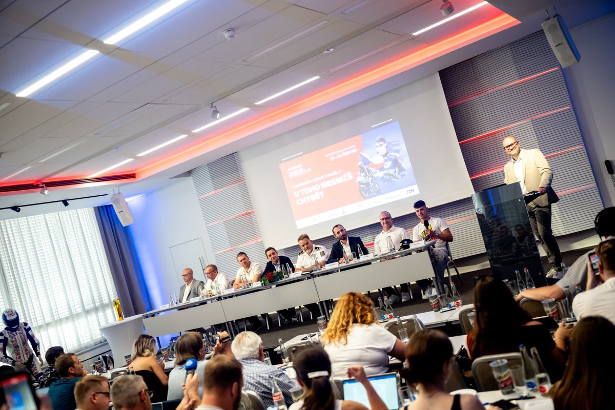 CreditasGroup's tweet photo. V Brně se uskutečnila tisková konference k nadcházející Grand Prix České republiky 2026, která se pojede už 19.–21. června na nově přejmenovaném okruhu CREDITAS Autodrom Brno @autodrombrno. #creditasgroup #creditasautodrombrno #tvorimepevnehodnoty

https://t.co/UNpyq5RJCg https://t.co/hdTCNyIxi3