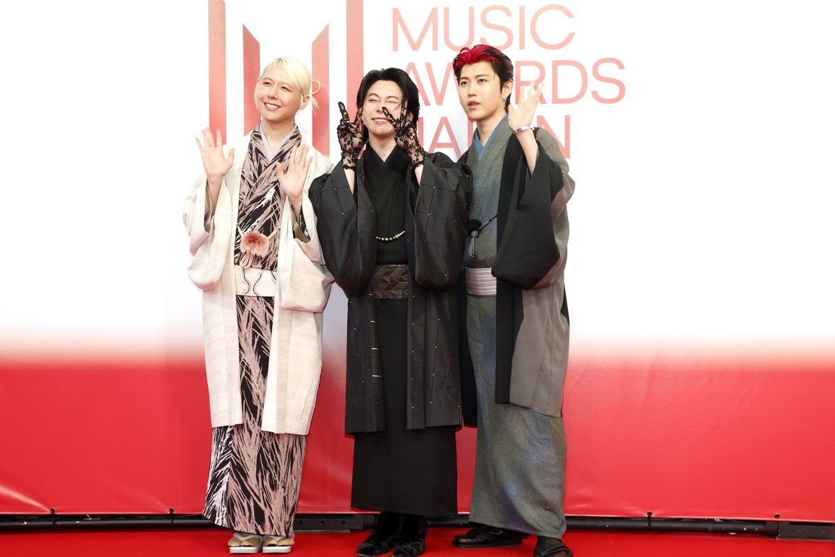 AnimeAnime_jp's tweet photo. Mrs. GREEN APPLE、「MUSIC AWARDS JAPAN 2026」で最優秀アーティスト賞を受賞🏆
華やかなレッドカーペット＆授賞フォト📸
大森元貴さんが“ボーダーレスな音楽”への想いを語る🎤

👉写真＆コメントはこちら

🔗https://t.co/VJTWDaiJQM

#MrsGREENAPPLE #MAJ2026 #ミセス #MUSICAWARDSJAPAN https://t.co/Vark2XbtK7