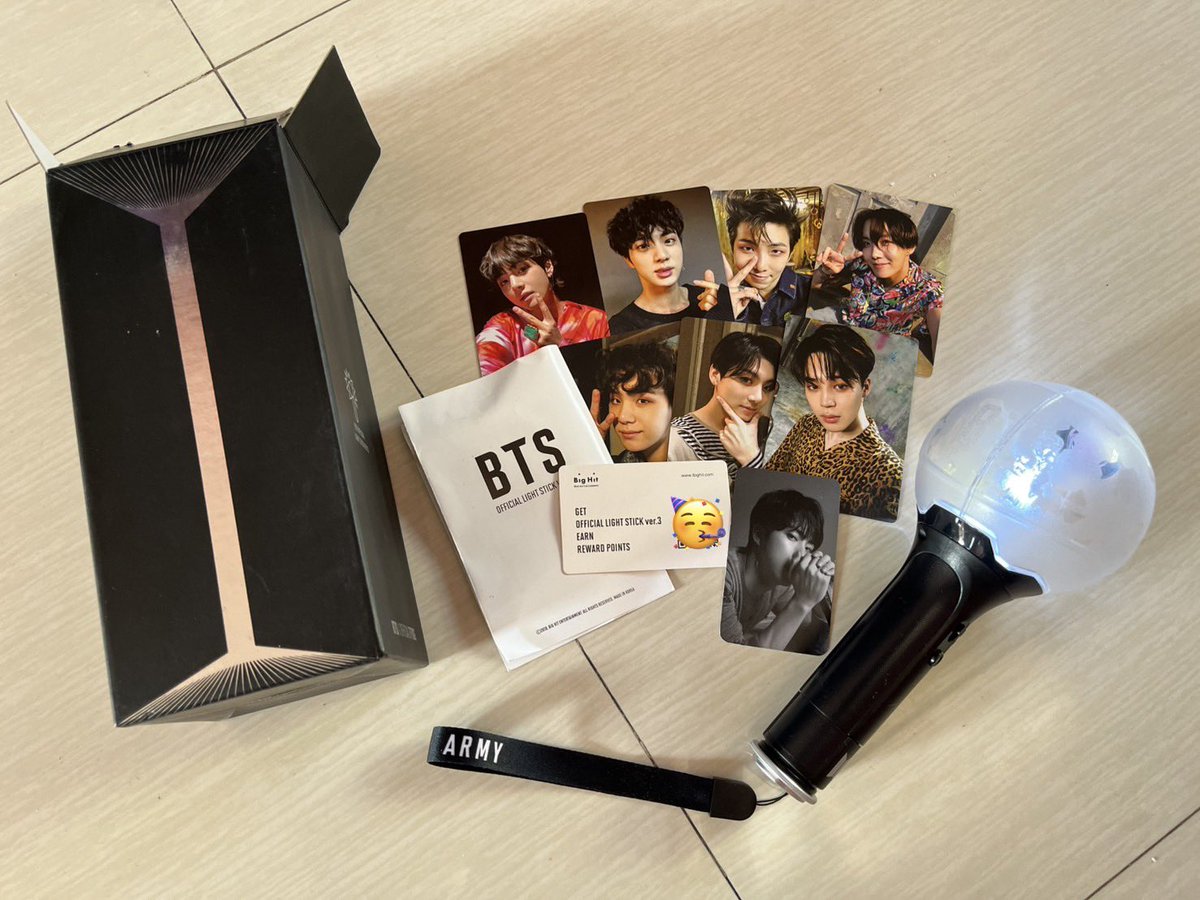 qermeat's tweet photo. [WTS] BTS ARMY BOMB VER.3 OFFICIAL 💜

RT &amp; share appreciated!

Selling BTS Official Light Stick Ver.3 [beli tahun 2019] 

💰 Rp450.000 (bisa nego)
✅ Original Official
✅ Hampir tidak pernah dipakai
✅ Fullset sesuai foto
✅ Siap kirim
✅ Include baterai
✅ All good conditions https://t.co/gNV6WxWtC2