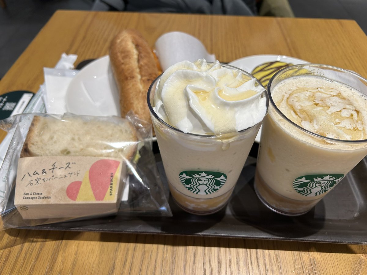 yoshida_jo's tweet photo. スタバの新作と色々〜
バナナうまし。 https://t.co/tHayvQIelQ
