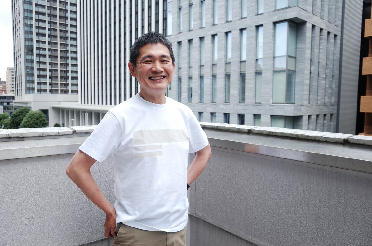 IwnmPromotion's tweet photo. 【岩波文庫Tシャツ着てみました】 
ひとめで「岩波文庫」とわかる、あのデザインがＴシャツに。 青、赤、緑、黄、白… 今お読みの岩波文庫の色にあわせていかがでしょうか？  
ご注文は☞ 
https://t.co/tto3Qb6iX2 https://t.co/YOD5K5T46Q