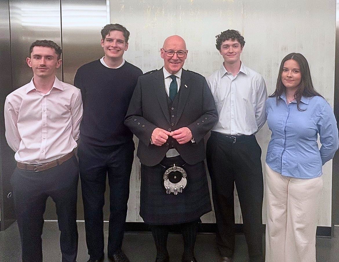 EntrepScot's tweet photo. Last week, four @SaltireScholars had the opportunity to meet @ScotGovFM First Minister @JohnSwinney while volunteering at the Scotland Business Reception in Boston.

A fantastic experience for our Boston cohort as they spend the summer interning in the USA. https://t.co/FyXd55V5wF