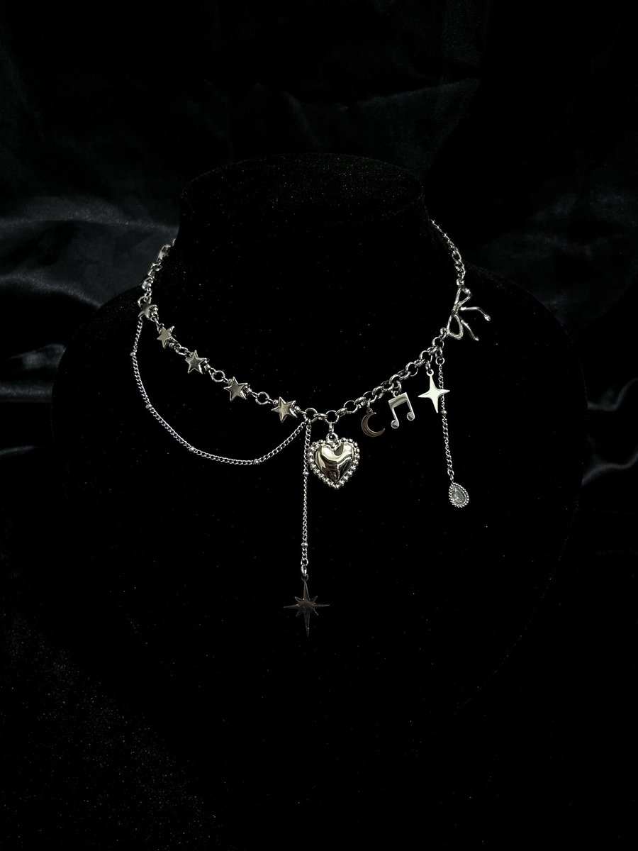 chillycessories's tweet photo. ✨LET US SHINE 🌌

A custom necklace commissioned by Ms. Belle, inspired by the BTS track “Mikrokosmos” ✨🪐

Seven interlinked stars representing the seven members, blended in a necklace that carries Ms. Belle’s personal aesthetic 🩶 https://t.co/XnONETFbG0