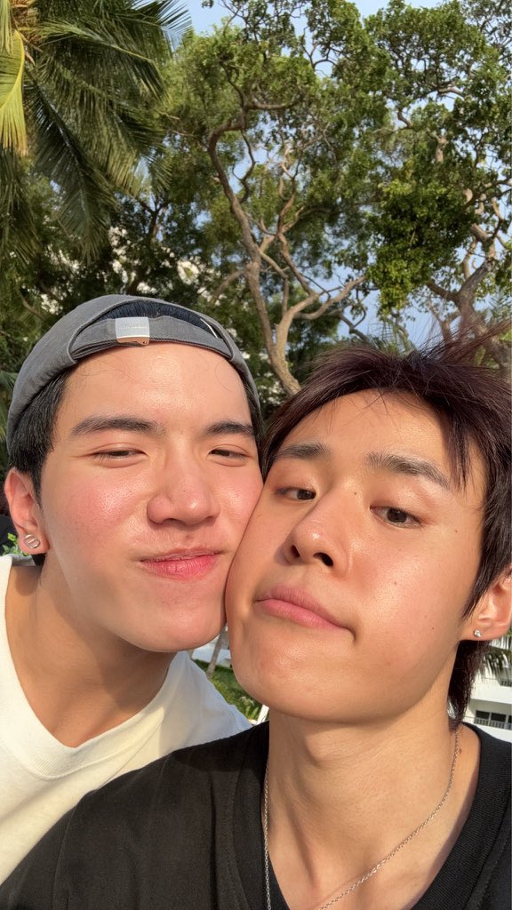 flutterfieldd's tweet photo. ไม่ว่าจะไปอยู่ที่ไหน ก็ขอให้เป็นที่รักของคนรอบตัวเสมอไปเลย https://t.co/fLIVLm8sqW