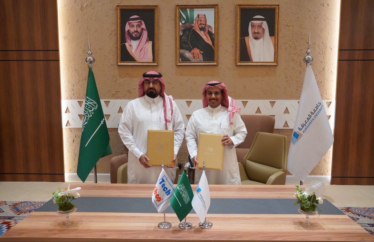 TechShopKSA's tweet photo. توقيع اتفاقية تعاون | برنامج #ملهون الصيفي

🔹تك شوب السعودية يمثلها الرئيس التنفيذي 
أ. بدر بن ناصر الصلحان 

🔹جامعة المعرفة يمثلها الرئيس التنفيذي 
م. محمد بن زيد الزامل 

🔹ضمن إطار التزامهم بدعم المبادرات التعليمية النوعية، لتنفيذ برنامج «#ملهمون 2026» 
في نسخته العاشرة.

🔹تهدف الاتفاقية إلى تقديم تجربة تعليمية تفاعلية تنمي مهارات المشاركين في مجالات الابتكار والتقنية والصحة ، وتسهم في إعداد جيل واعد قادر على مواكبة المتغيرات المتسارعة ومتطلبات المستقبل. 

#تك_شوب 
#جامعة_المعرفة