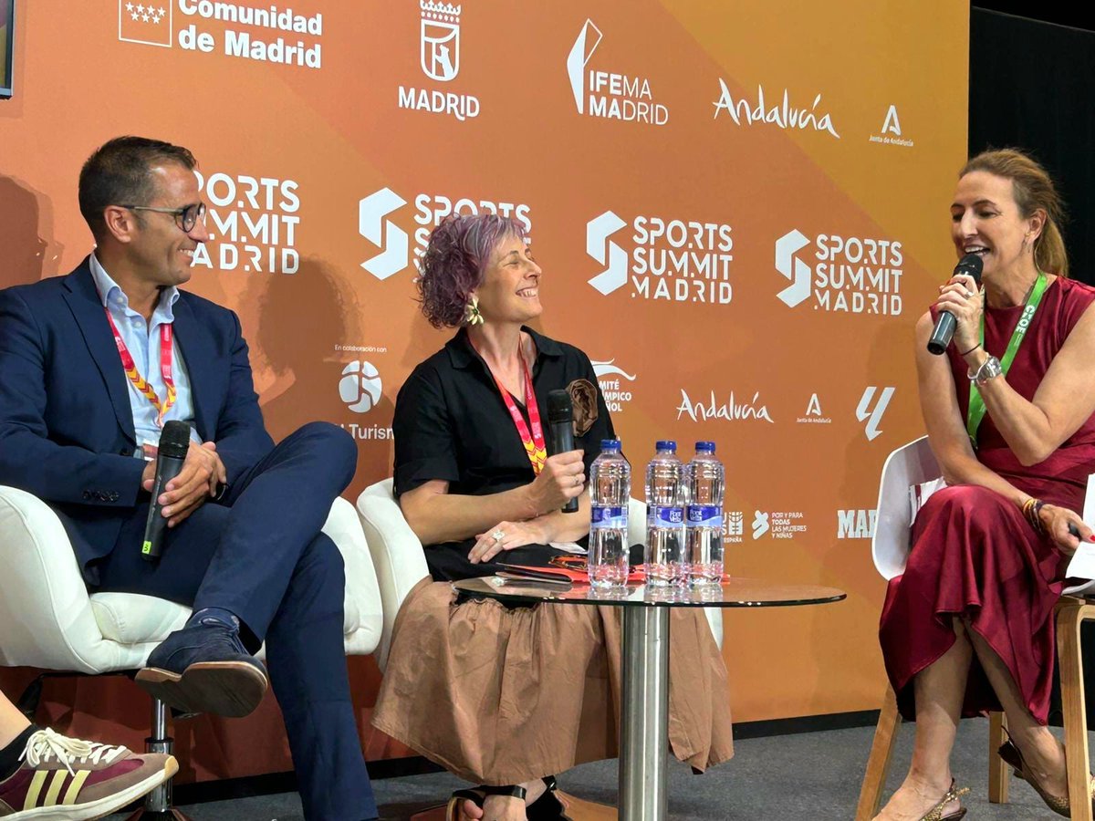 deporte_na's tweet photo. Nafarroak atzo parte hartu zuen @SportsSummitMad 2026 ekitaldian.

Kirol eredu nafarraren alde egin zuen Esnaola kontseilariak, politika integral eta zeharkako gisa ulertuta, eta #NafarroaKirolarenEuropakoEskualdea27 izendapena balioan jarri zuen.

ℹ️https://t.co/GyKDIDQaDG https://t.co/RFfjXPrpMF