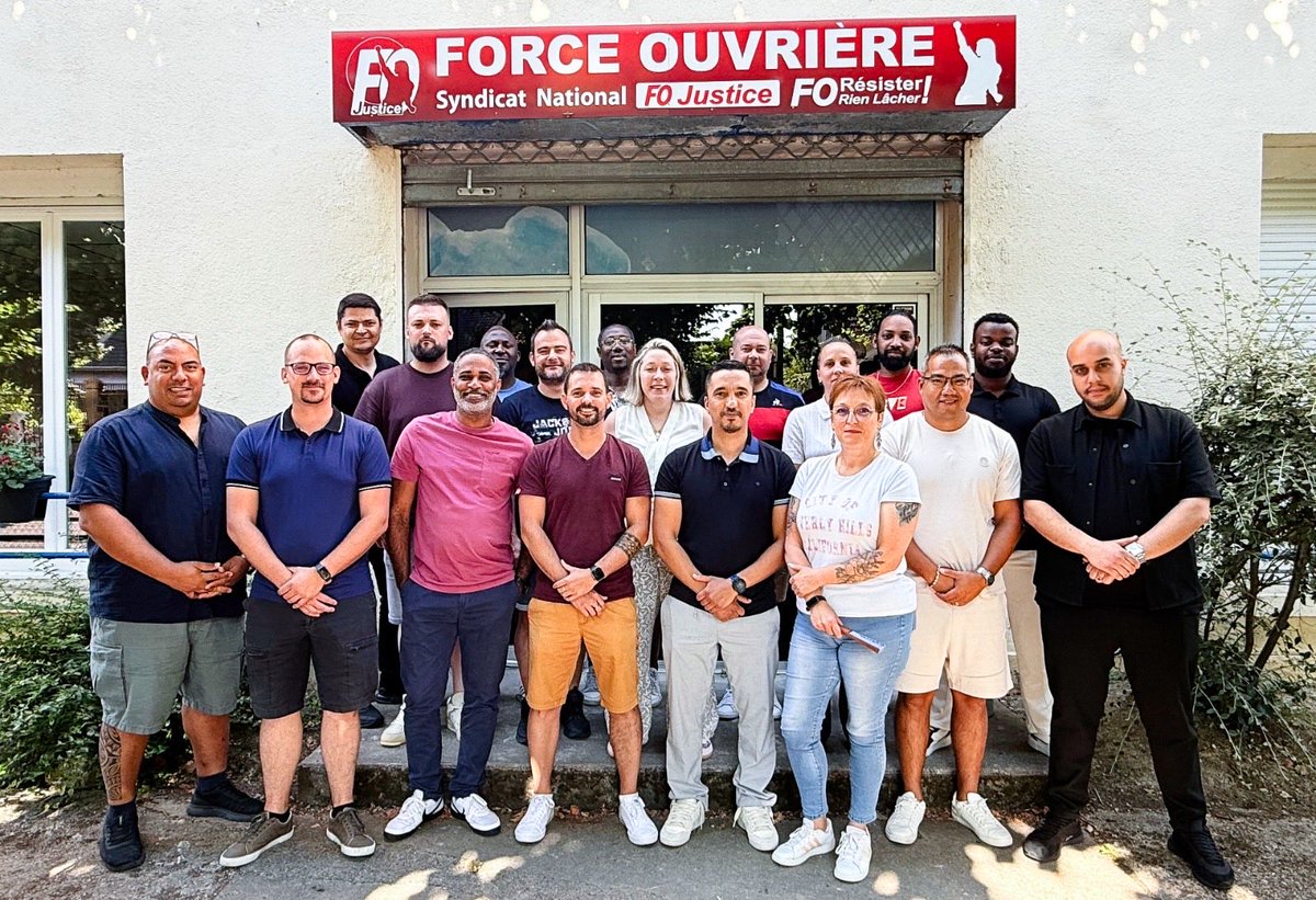 SyndFoJustice's tweet photo. 📸 Cette semaine, nos militants FO Justice étaient réunis au siège national pour une session de formation syndicale.

Un moment d’échanges, d’apprentissage et de renforcement de nos compétences pour défendre toujours mieux les droits des personnels.

👏 Merci à tous les participants pour leur engagement !
