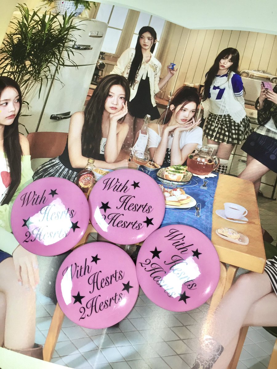 eenyuiu's tweet photo. 2026 Busan One Asia Festival 

6/28 부산 원아페에서 하투하 핀버튼 나눔해요♡

#RT 추첨을 통해 한 분께 핀버튼 보내드려요

• 인증: 하츄봉 또는 위버스 멤버쉽
• 시간 및 장소: 당일 게시물 타래 확인
+ 당일착장도 같이 올려요!

많은 관심 부탁드립니다 🙌🏻 https://t.co/syqWGpUtAg