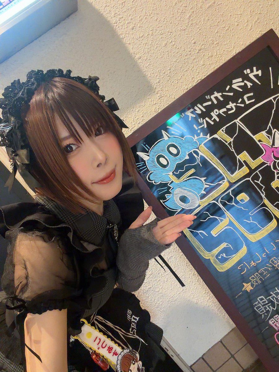 092_kozuasu's tweet photo. ようこそTHE_092へ😈
今日も18:00からオープン！

こづあす💟
のる☁️

今日も元気に世界征服〜！
一緒に働いてくれるヴィランも大募集〜⭐️

#THE_092
#中洲　#コンカフェ https://t.co/05QJeUqEIA